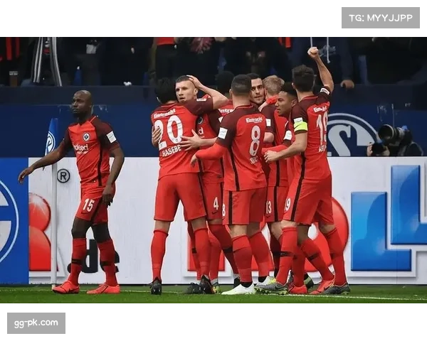 弗赖堡高压逼抢战术奏效,两球领先却遭拜仁逆转